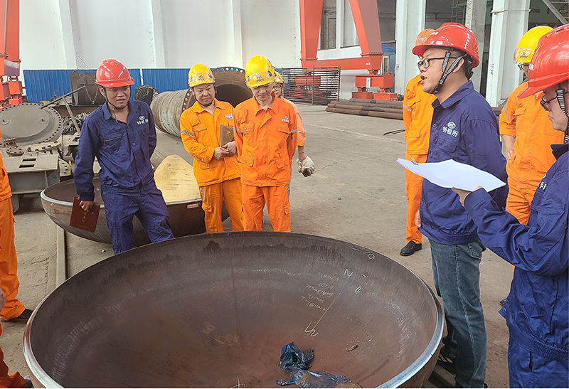 瀘州市市場(chǎng)檢驗(yàn)檢測(cè)中心專(zhuān)家對(duì)弘旭公司開(kāi)展巡診檢查(圖2)