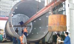 國內(nèi)第二臺(tái)大型稀硝酸吸收塔制作現(xiàn)場(chǎng)(圖2)